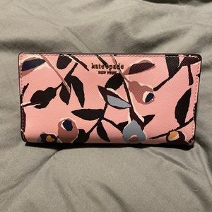 Kate spade large slim bifold wallet in Cameron paper rose